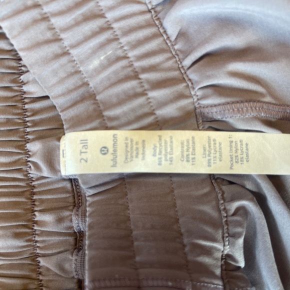 Lululemon short - Picture 3 of 3